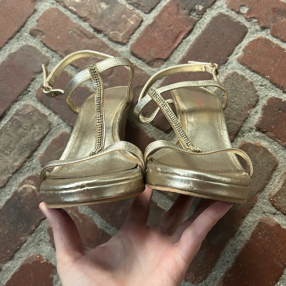 Lilly Pulitzer Gold Leather Metallic Wedge Sandals with Rhinestones Size 10 - Picture 4 of 9